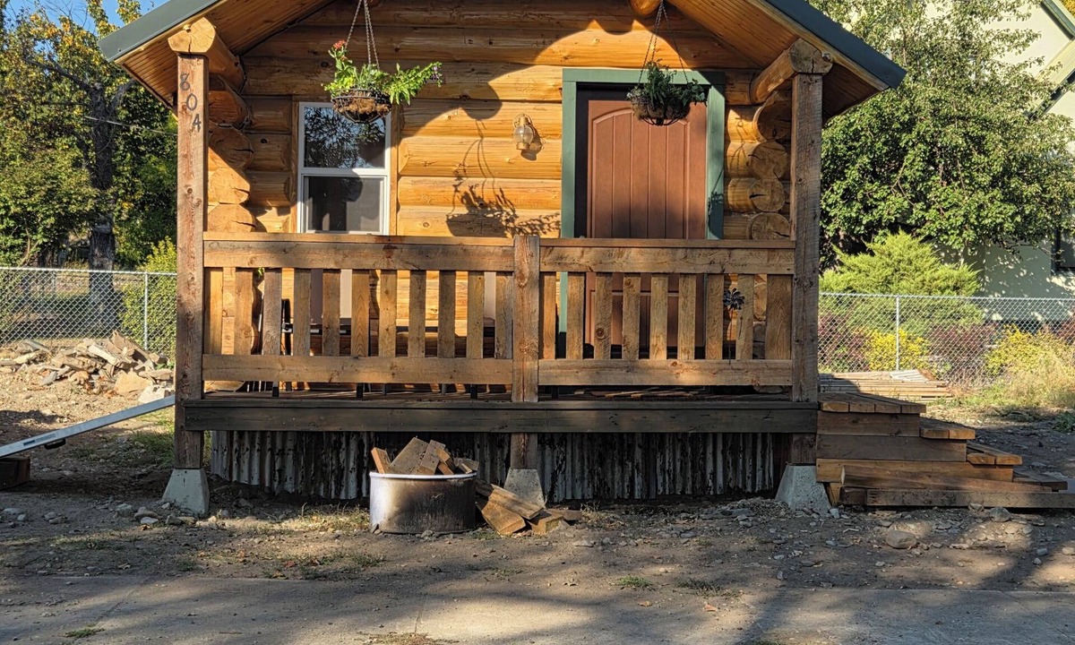 Thompson Falls Cabin | Charming cabin in delightful Thompson Falls with AC