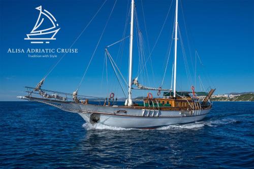 Stobrec Boat Rental | Charming Cabin on MSY Alisa Week Long Island Hopping Adventure Through Dalmatian Coastal Gems
