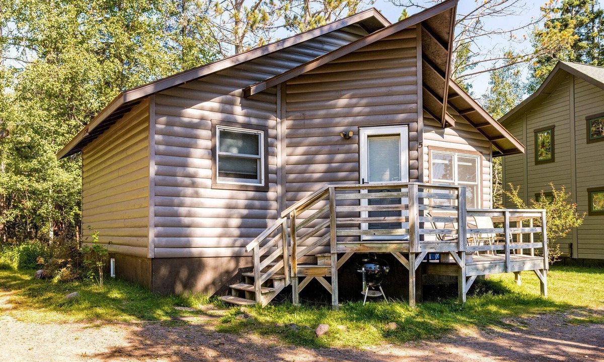 Two Harbors Cabin | Charming cabin only feet from Lake Superior