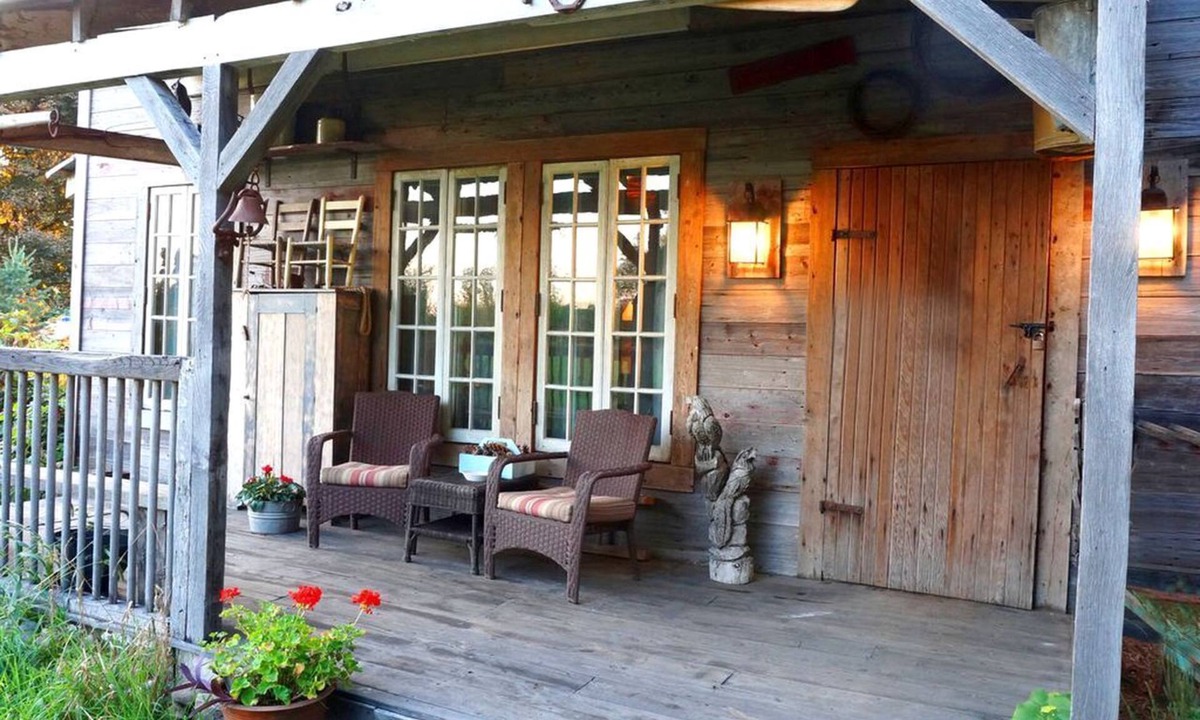 Bellevue House | Charming Cabin Rental with a Hot Tub near Cedar Point and Lake Erie in Ohio