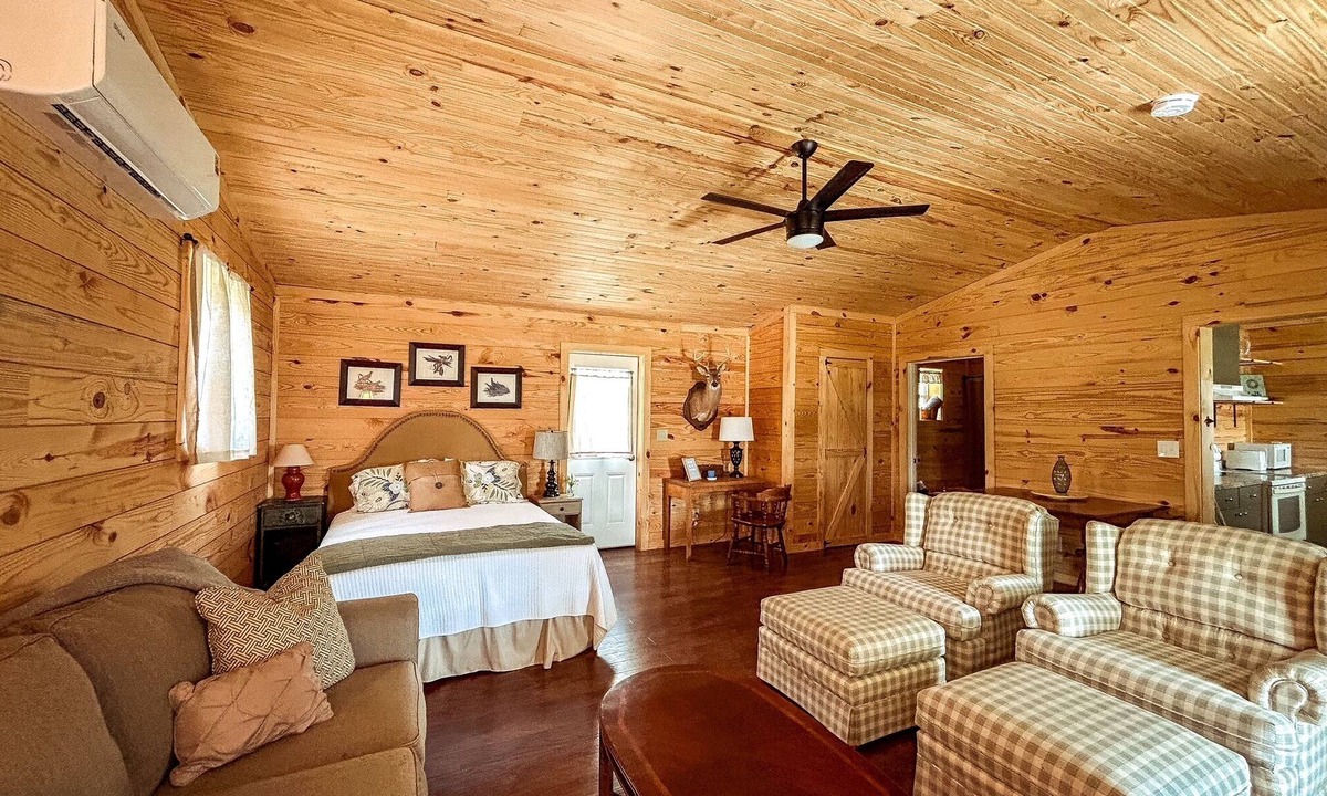 Giles County Cabin | Charming cabin surrounded by farmland in lovely Pulaski - WiFi included