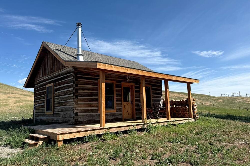 Ennis Cabin | Charming Cabin with Pond and Mountain Views near Downtown Ennis, Montana