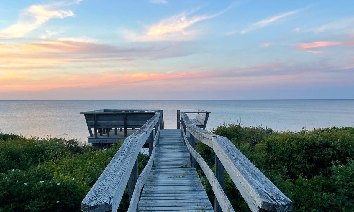 East Sandwich House | Charming Cape Cottage—Ocean Views & Private Beach