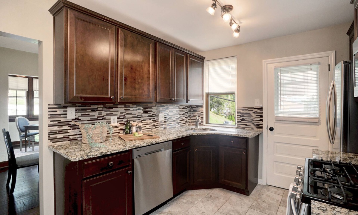Carnegie House | Charming Carnegie Cottage 15 Minutes from Airport & Downtown