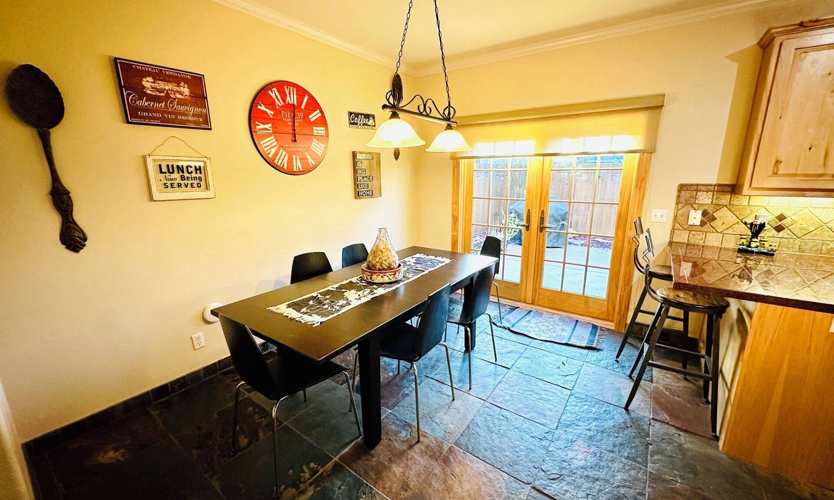 Central Davis House | Charming & Central 2200 sq. feet house in Davis walking distance to everywhere