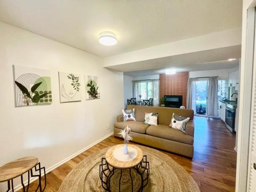 Mill Lake House | Charming Central Abbotsford Retreat, Cozy Suite