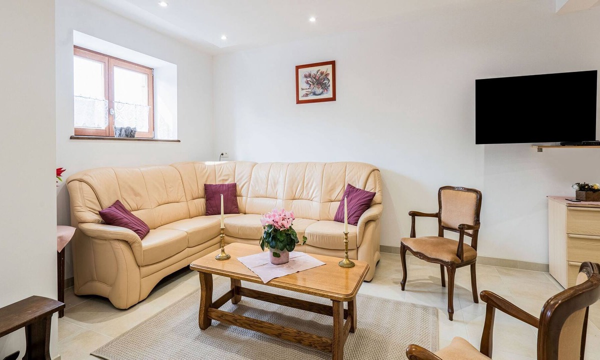 Beauraing Cottage | Charming chalet in Beauraing with fenced garden