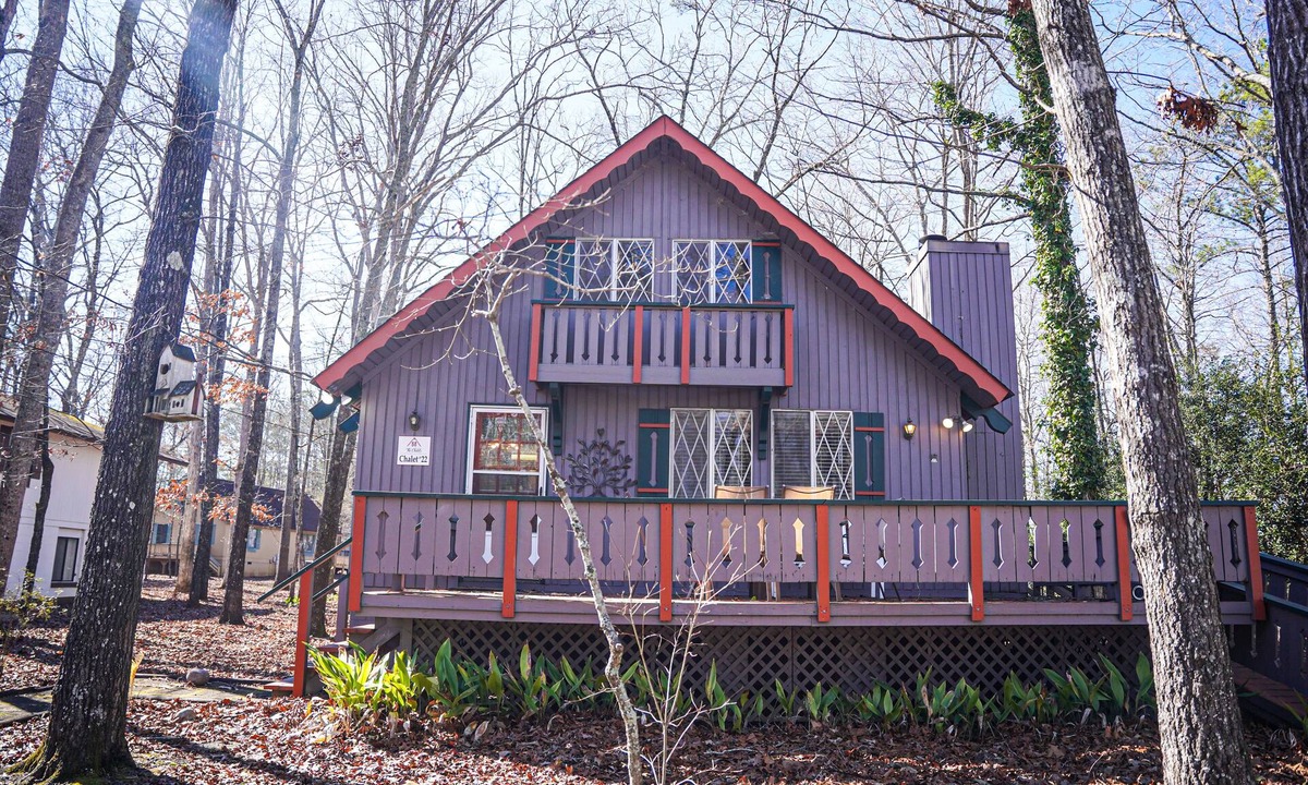 Pine Mountain Cabin | Charming chalet that is perfect for your family get away!