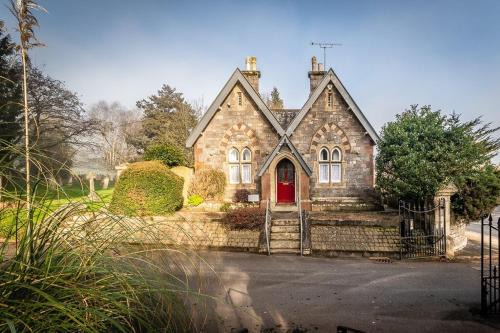 Exeter House | Charming character lodge in cemetery grounds