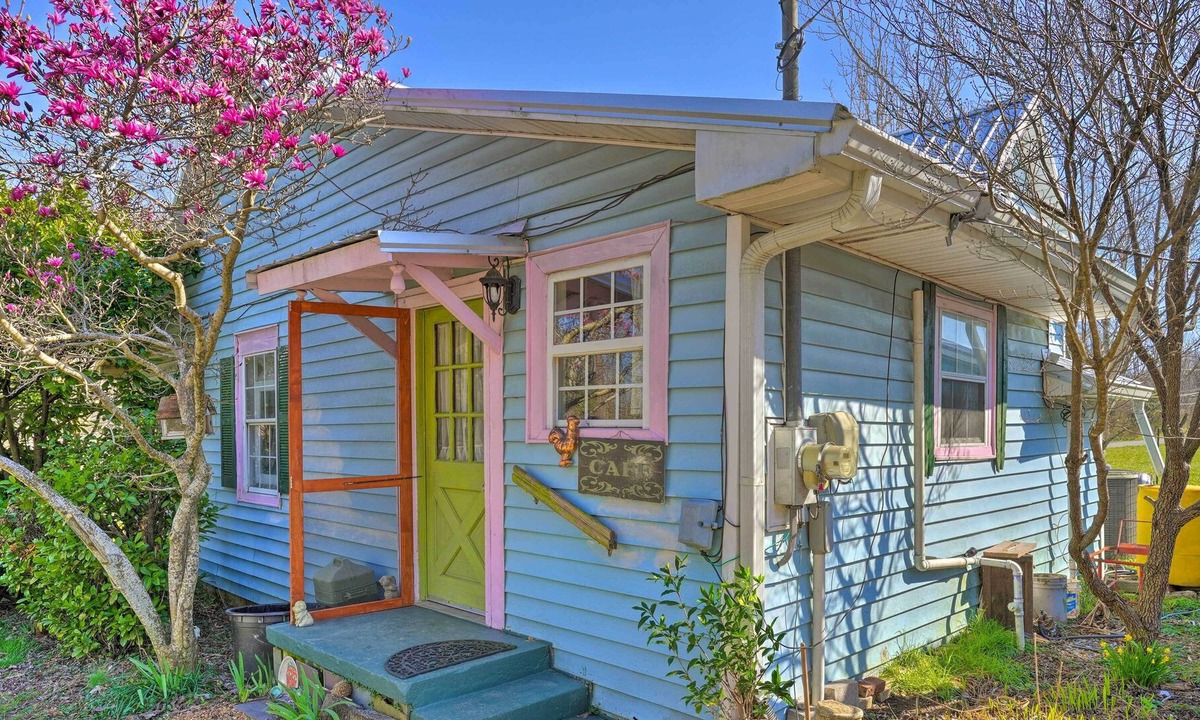 Flintstone Cottage | Charming Chattanooga Cottage ~ 2 Mi to St Elmo!