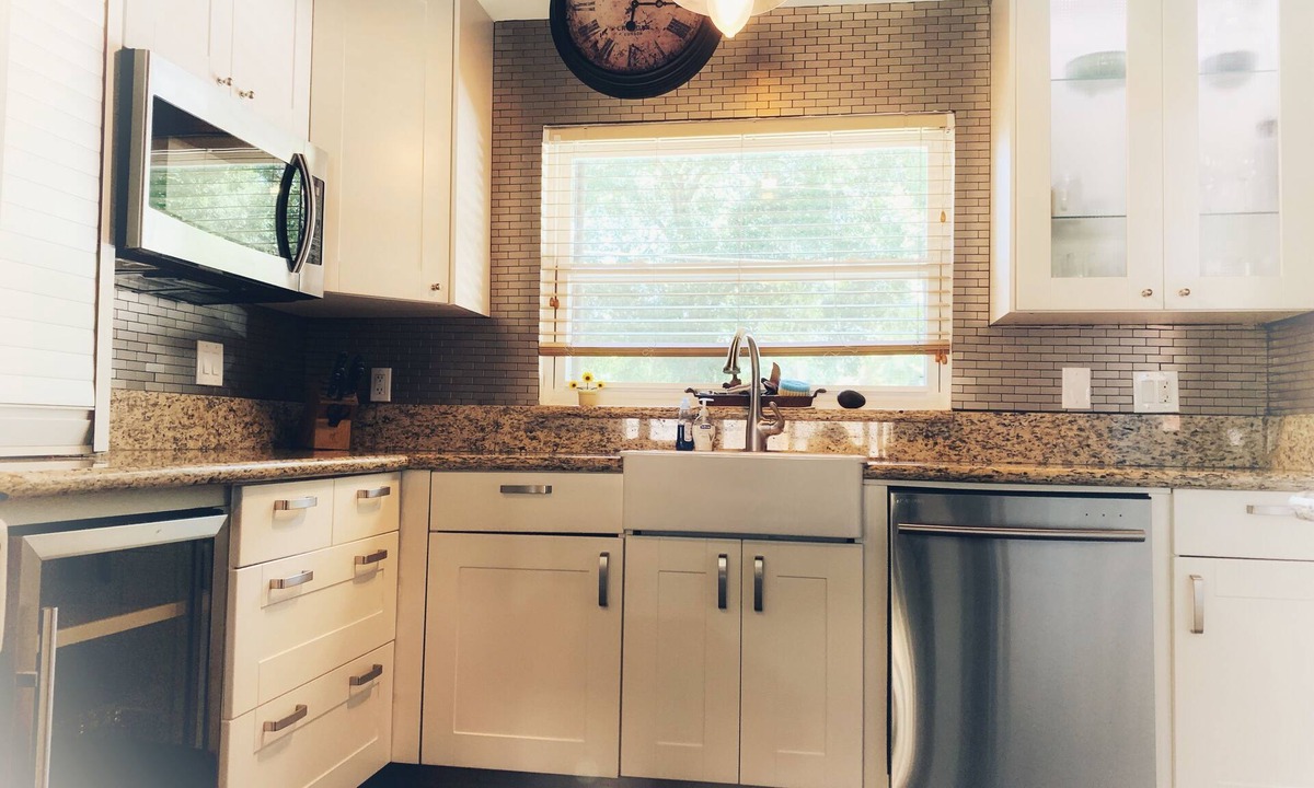 Orlando House | Charming Clean Home near East End Market Large fenced yard