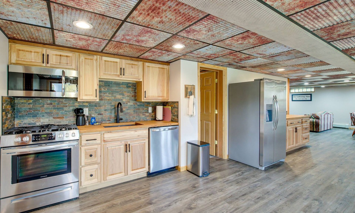 Clintonville House | Charming Clintonville Retreat - Relax & Kayak!