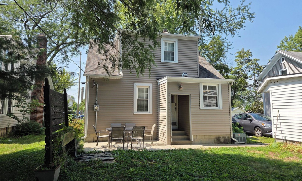 Vermilion House | Charming Coastal Cape Cod - Near Beach and Historic Downtown Vermilion
