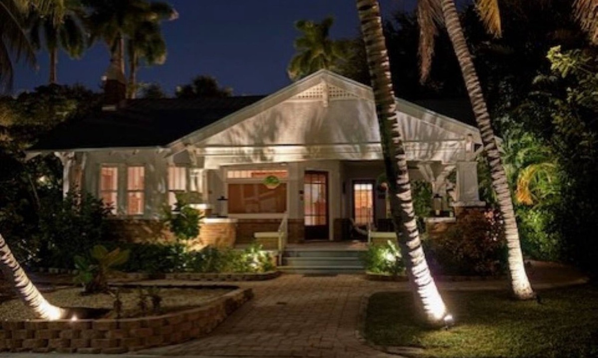 Woodford Park House | Charming & Comfortable, Historic, only 1/2 mile to vibrant downtown Ft. Myers