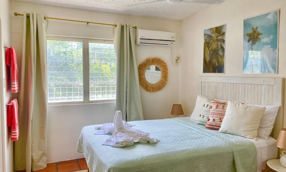 Sunset Crest Apartment | Charming Condo Sunset Palms #63 Holetown Beach pool access WiFi