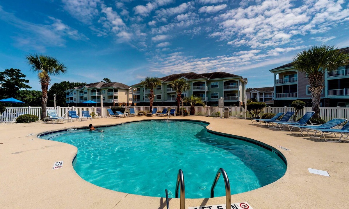 Central Myrtle Beach Condo | Charming condo with balcony, W/D, pool, close to beach & golf
