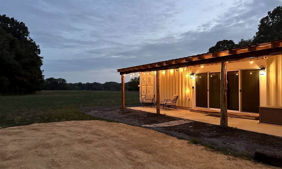 Sardis Cabin | Charming Container Home with Hot Tub near Sardis Lake, Perfect for a Romantic Glamping Getaway
