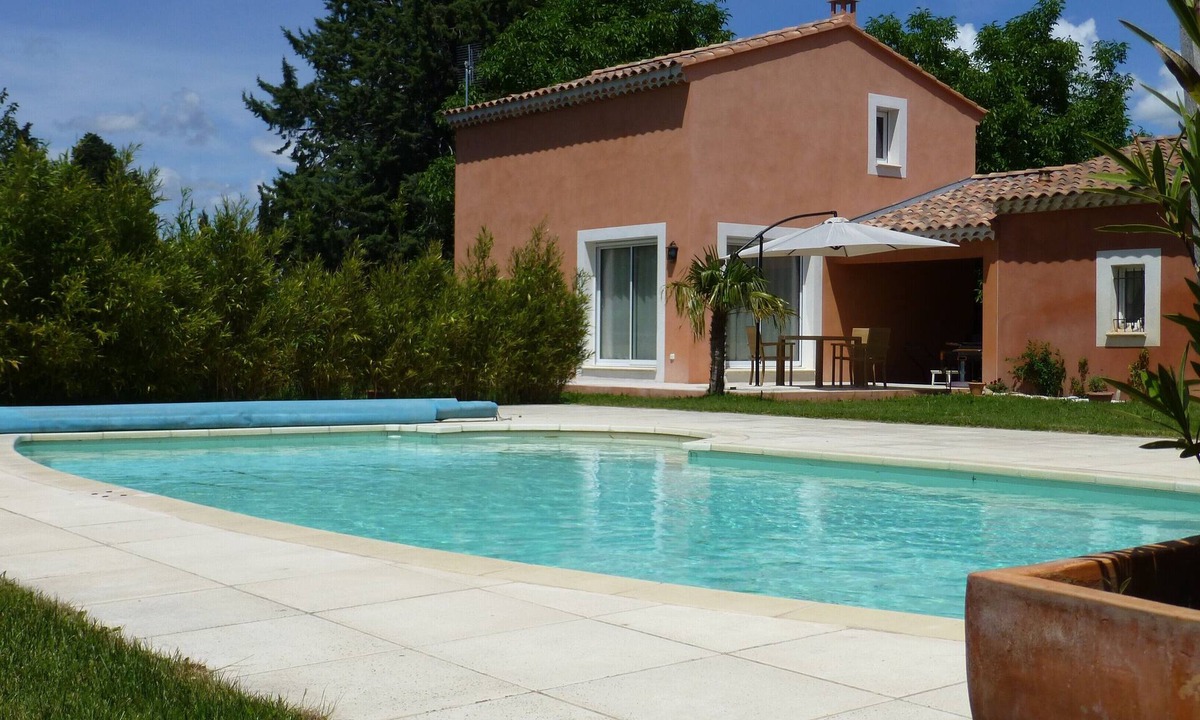 Cavaillon Cottage | Charming contemporary gîte: wooded property, private pool, Luberon view