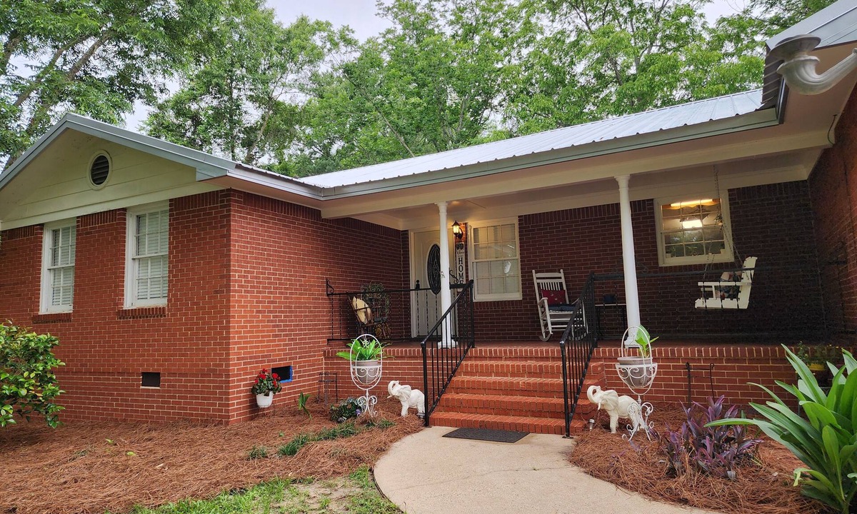 Bainbridge House | Charming, convenient, & affordable house near Flint. Sleeps 12 comfortably!