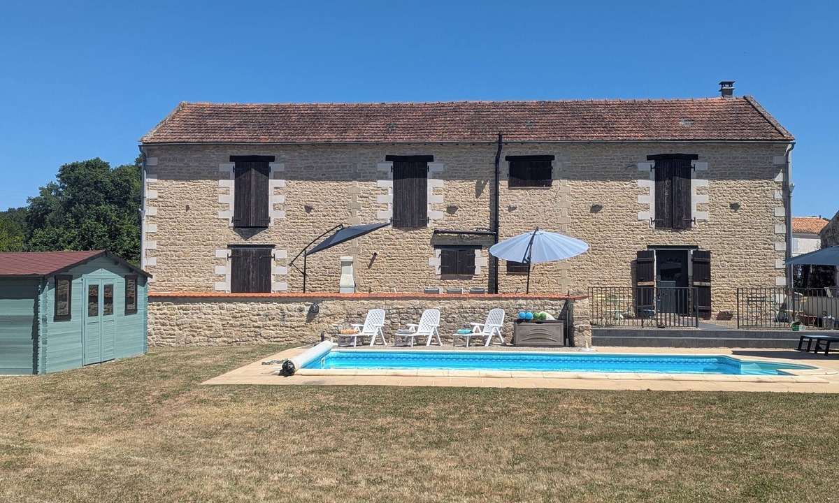 Aulnay House | Charming Converted Barn with Private Heated Pool