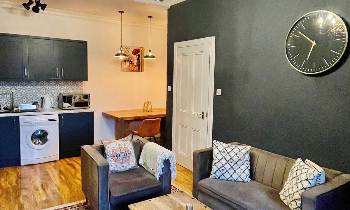 Leith Apartment | Charming cosy Victorian apartment