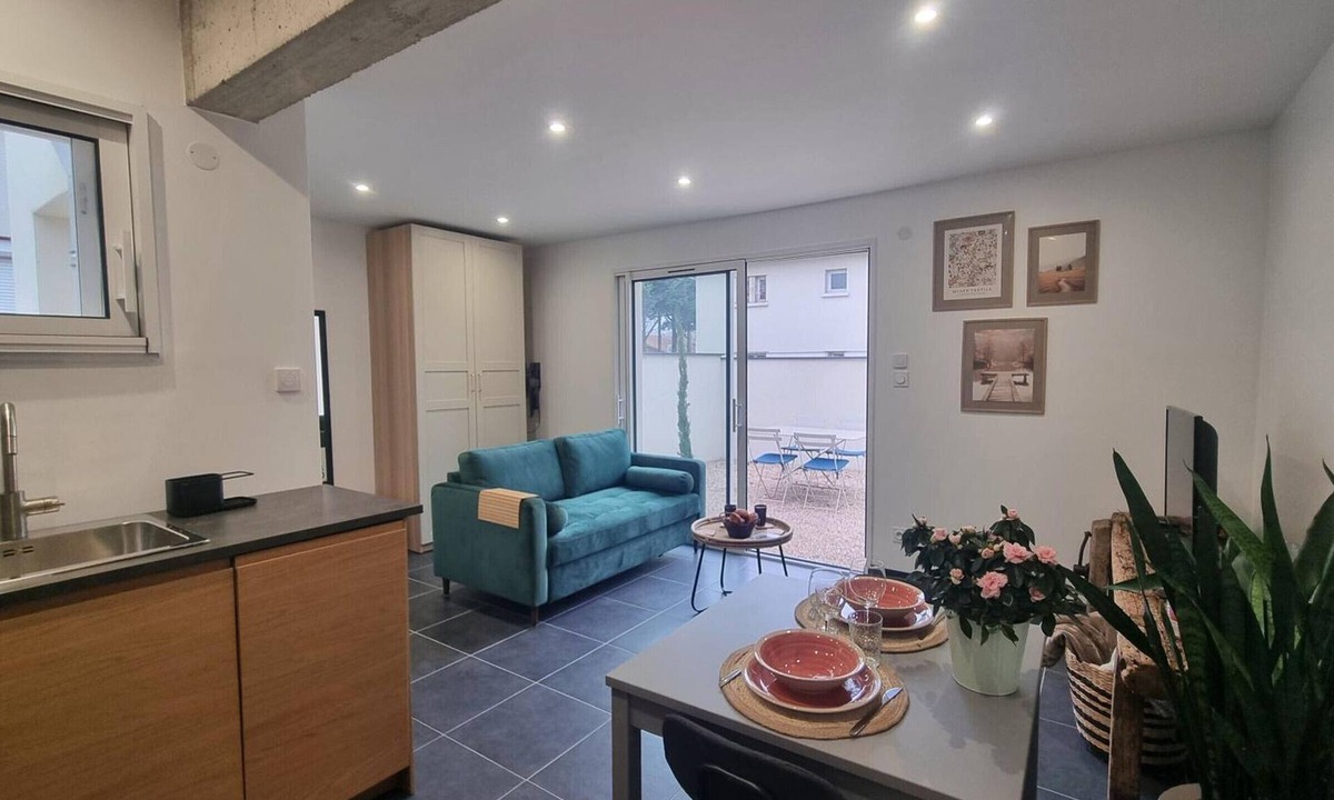 Montrond-les-Bains Cottage | Charming cottage in Montrond-les-Bains with parking and wifi