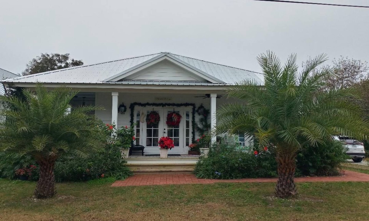Fernandina Beach Cottage | Charming cottage in Old Town Fernandina Bch on Amelia Is. Adult couple/no pets.