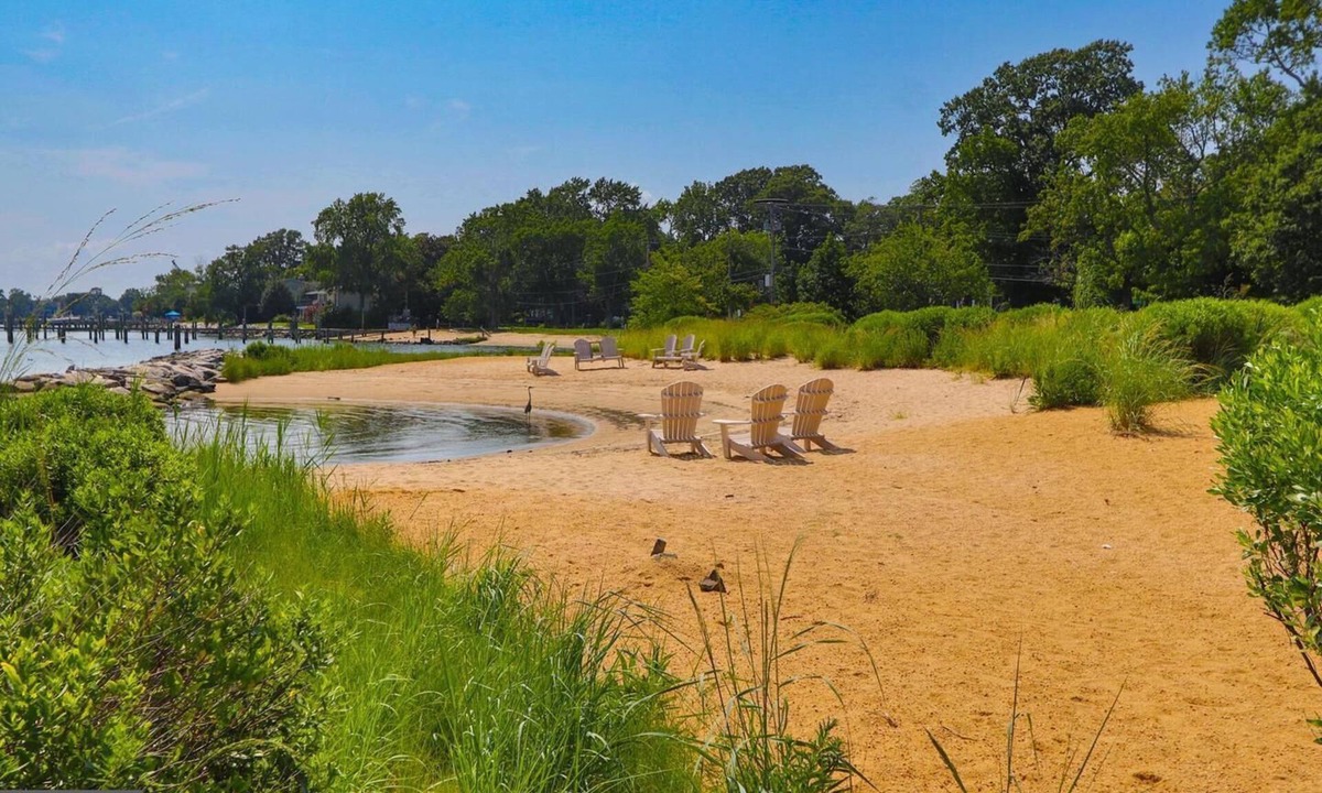 Arundel on the Bay House | Charming Cottage by the Bay with Hot Tub, Gourmet Kitchen & Community Beach