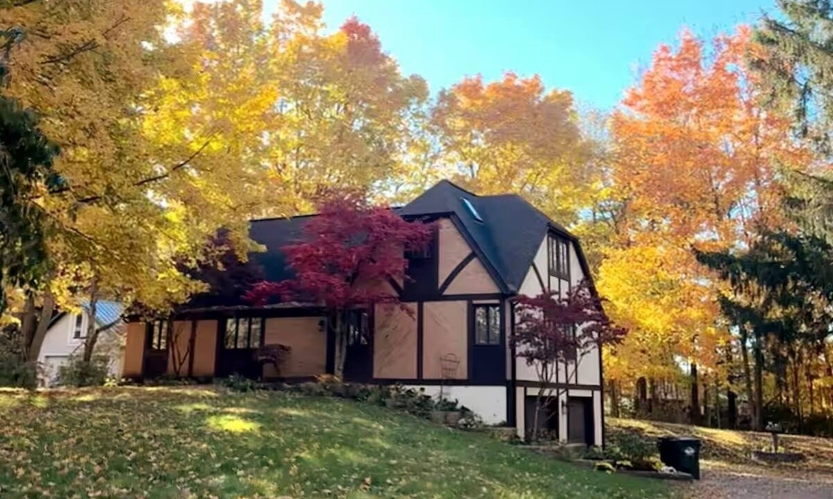 Delaware House | Charming Cottage Columbus Zoo, Entire Family Stay! 5 Bedrooms! 7 Mins to Zoo!