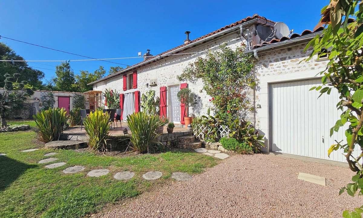Saint-Maigrin Cottage | 🌿 Charming Cottage & Gîte Annex – Private Pool in Sunny Charente Maritime