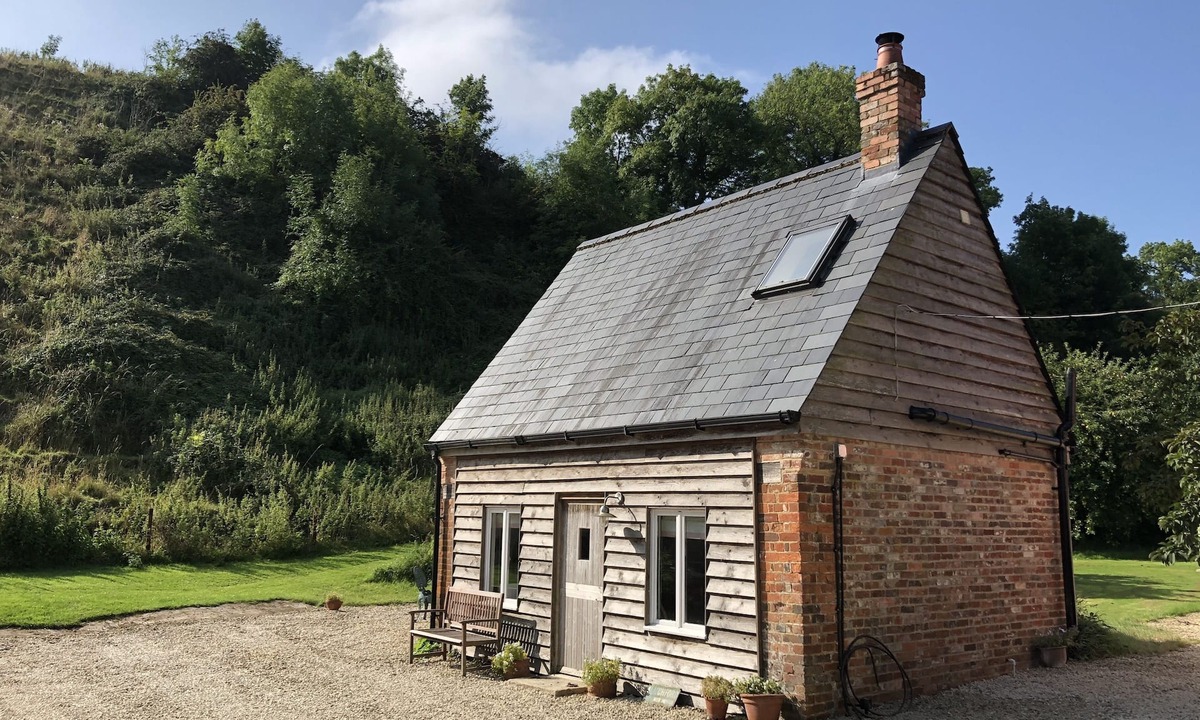 Cliffe Pypard Cottage | Charming cottage with fabulous views.