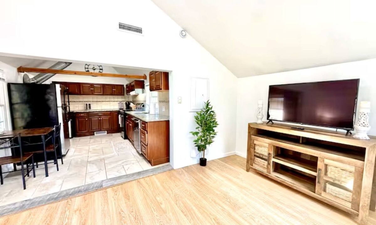 Redding Ridge House | Charming cottage in beautiful Redding minutes from Ridgefield, Wilton & Danbury