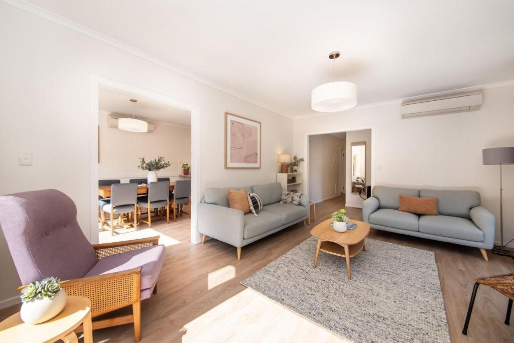 Hampton House | Charming Cottage in Beautiful Hampton
