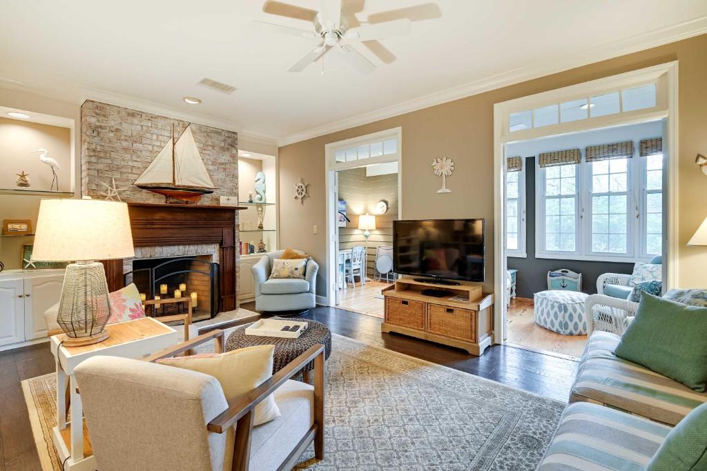 Murrells Inlet House | Charming Cottage Near Golf Courses & Marsh Walk!