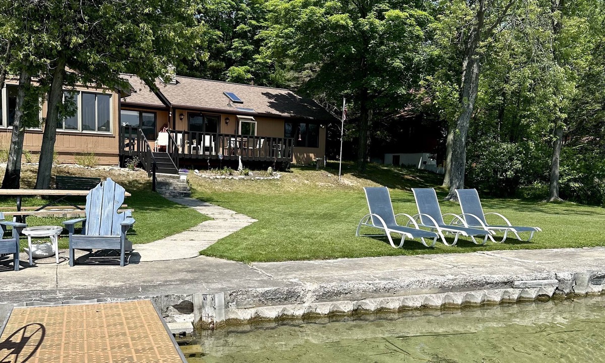 Cedar Cottage | Charming Cottage on North Shore of Little Traverse Lake-LeelanauCounty