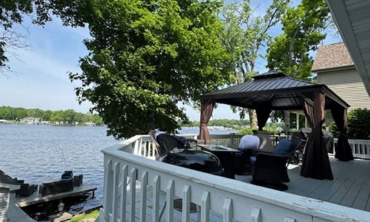 Monticello House | Charming Cottage on Lake Shafer-optional Pontoon! Screened gazebo and swim deck!