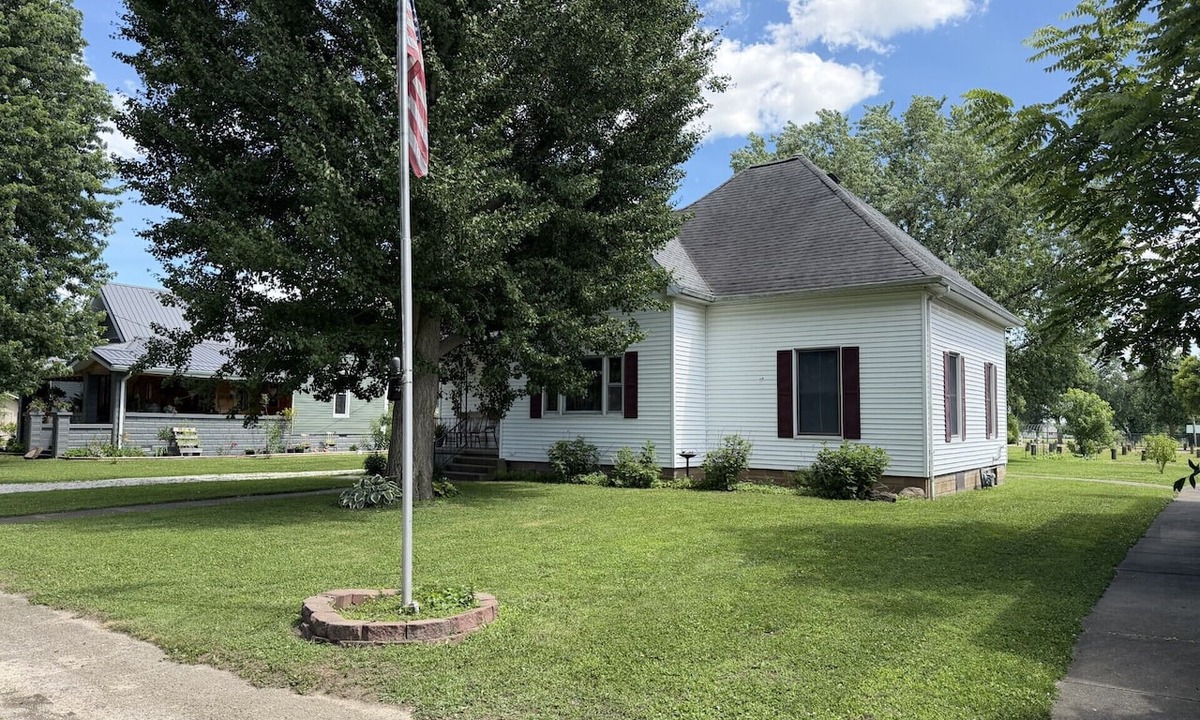 Sandborn House | Charming Cottage Retreat Near Park & Forest