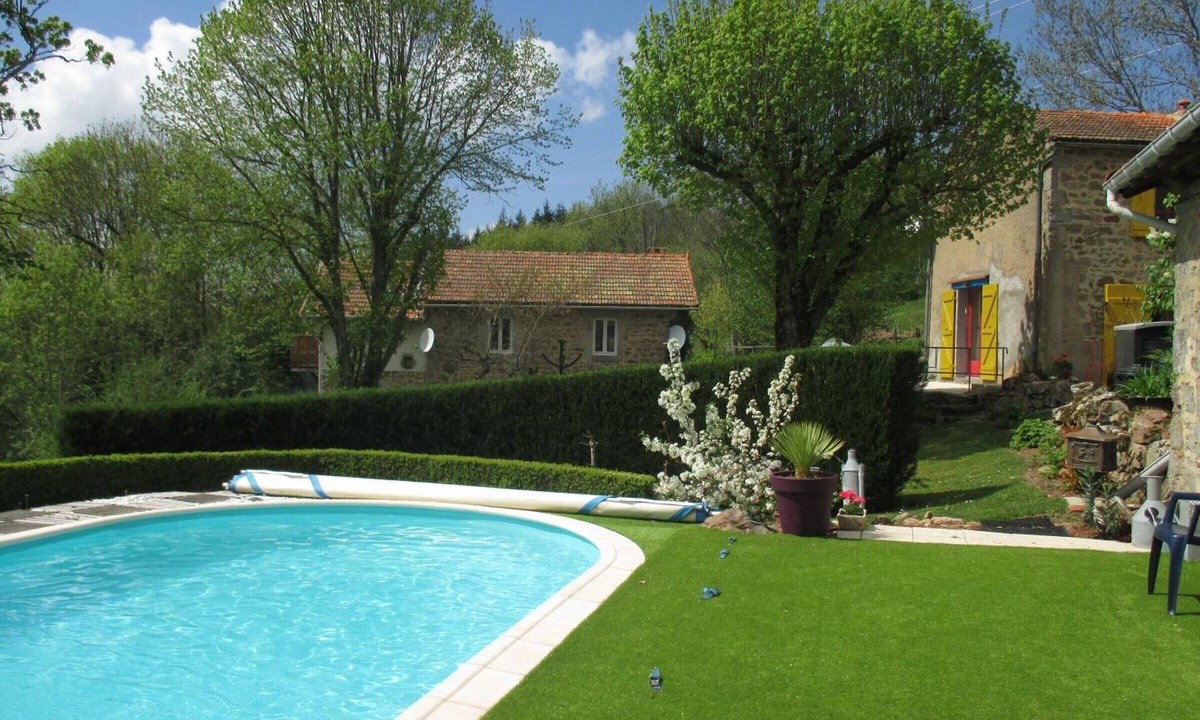 Arfeuilles Cottage | Charming cottage with shared pool