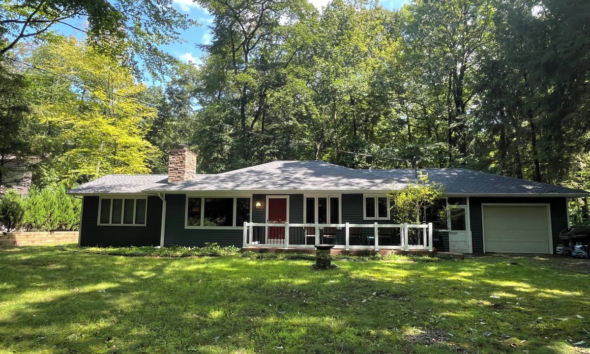 Harbert House | Charming cottage with fireplace & private beach, perfect for getaways