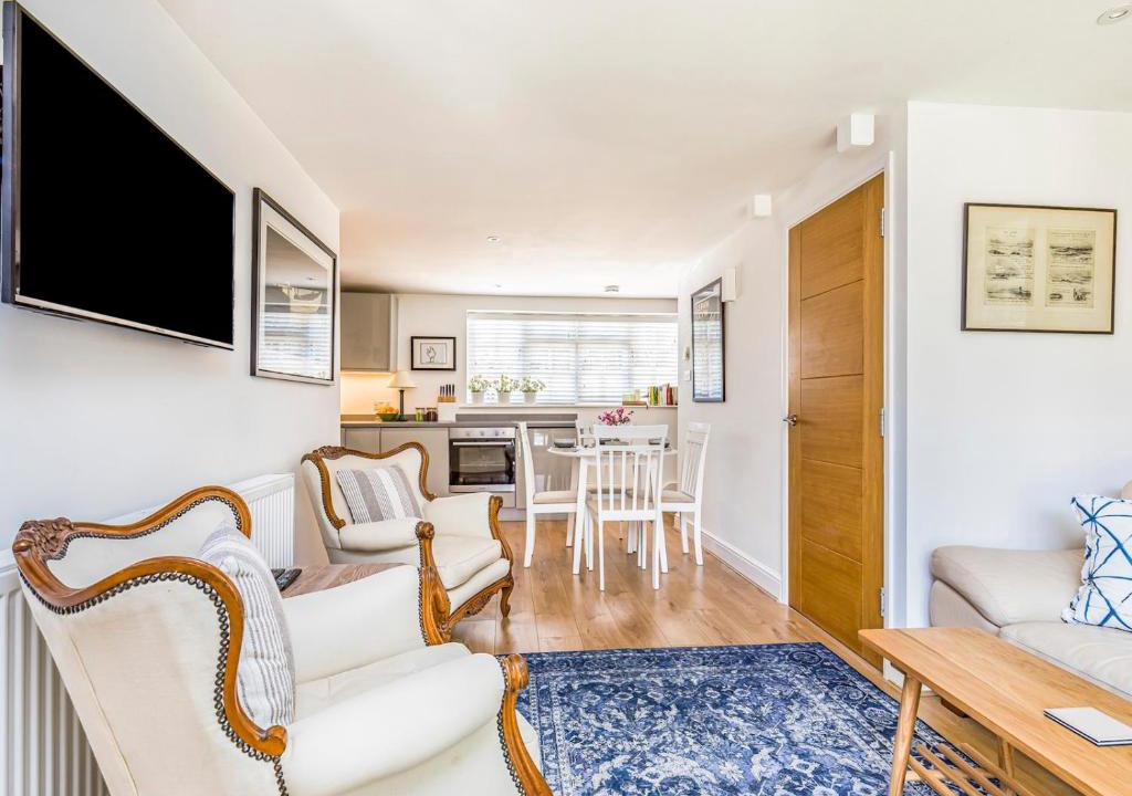 Funtington House | Charming Cottage with Garden - Pass the Keys
