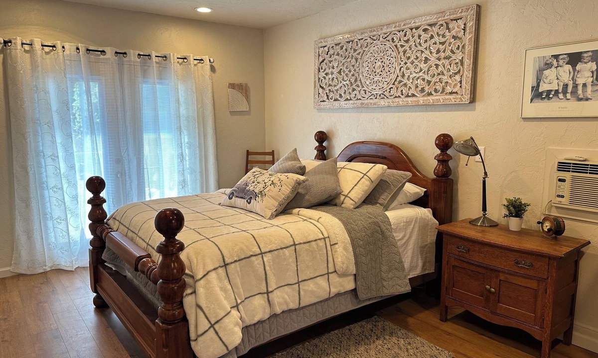 Springfield Cottage | Charming Country Cottage with Stunning Mountain Views & Modern Comforts