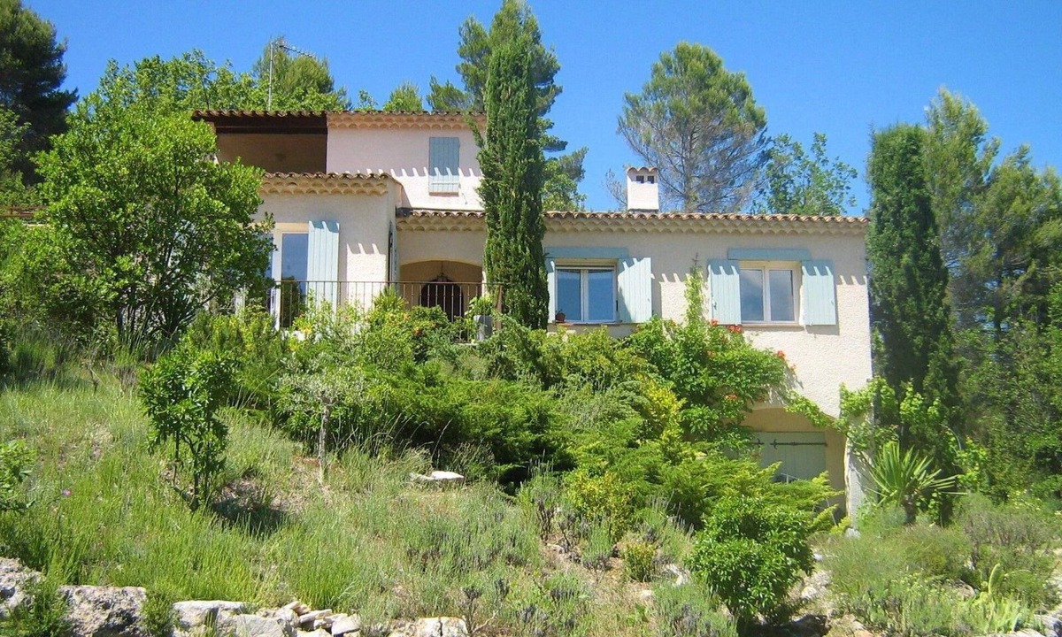 Pierrevert House | Charming country house with garden