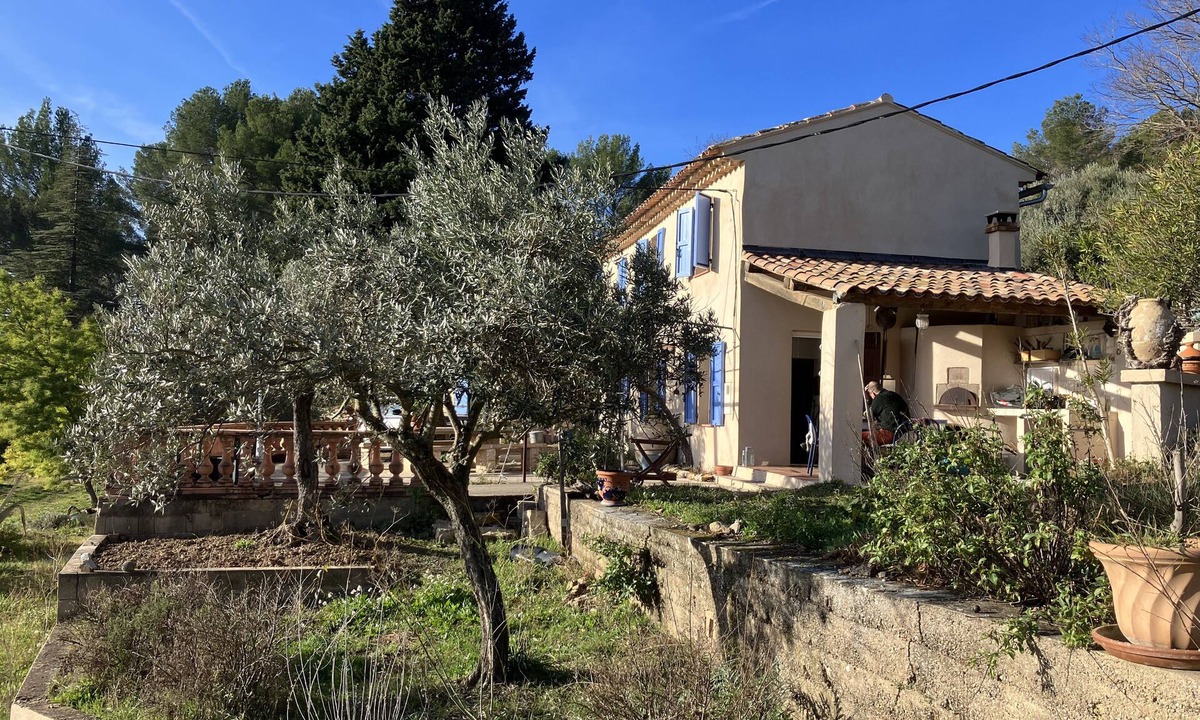 Cotignac House | Charming country house in the Provencal countryside among vineyards and olive trees