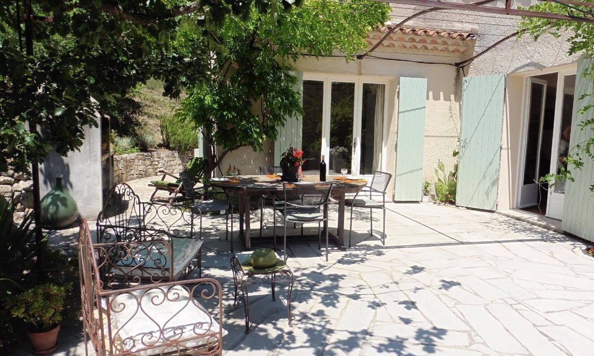 Pierrevert House | Charming country house with garden