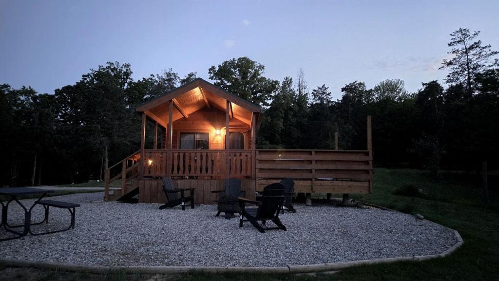 Jones Mills House | Charming Countryside Cabin with Hot Tub in Hot Springs, Arkansas