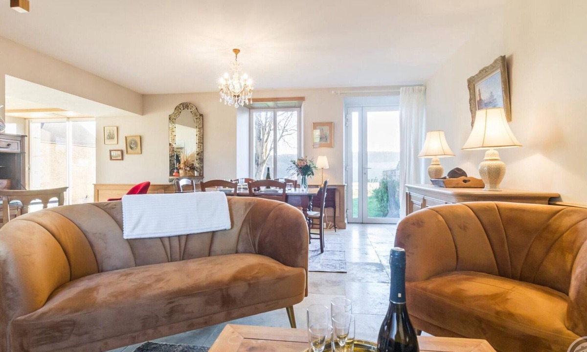 Marcilly Cottage | Charming countryside house with large green area