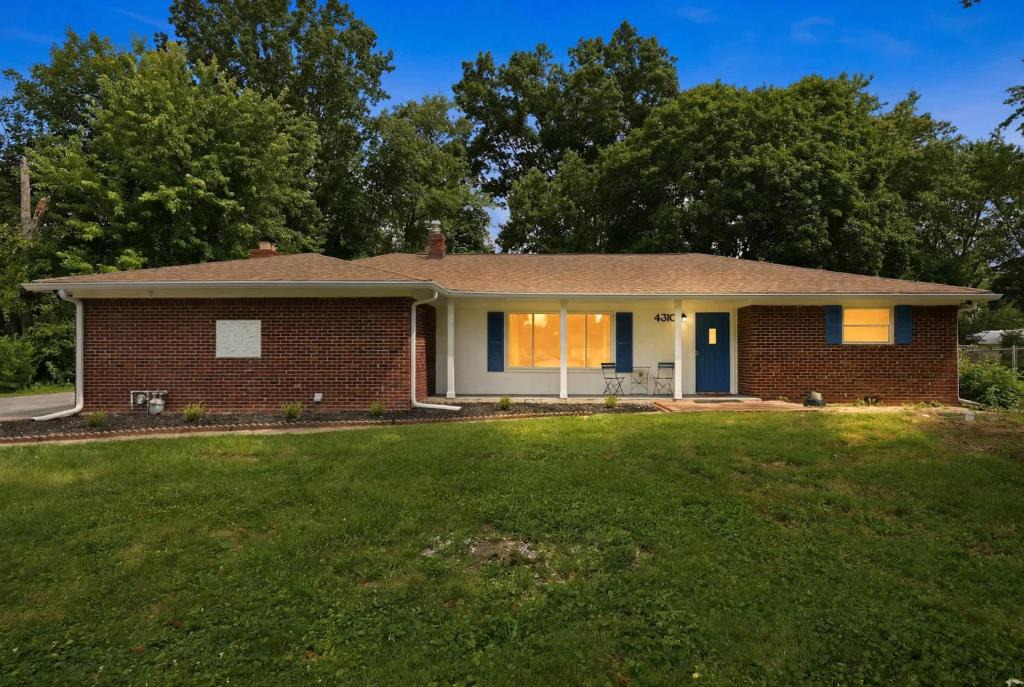 Lawrence House | Charming Cozy Hideaway Fireplace & Gameroom