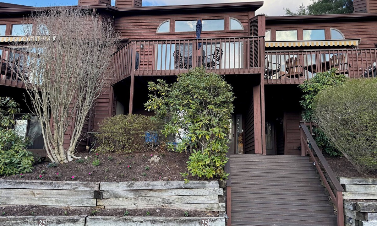 Sunplace Condo | Charming & cozy retreat minutes to Wisp-lake & Mnt. views/access & indoor pool!