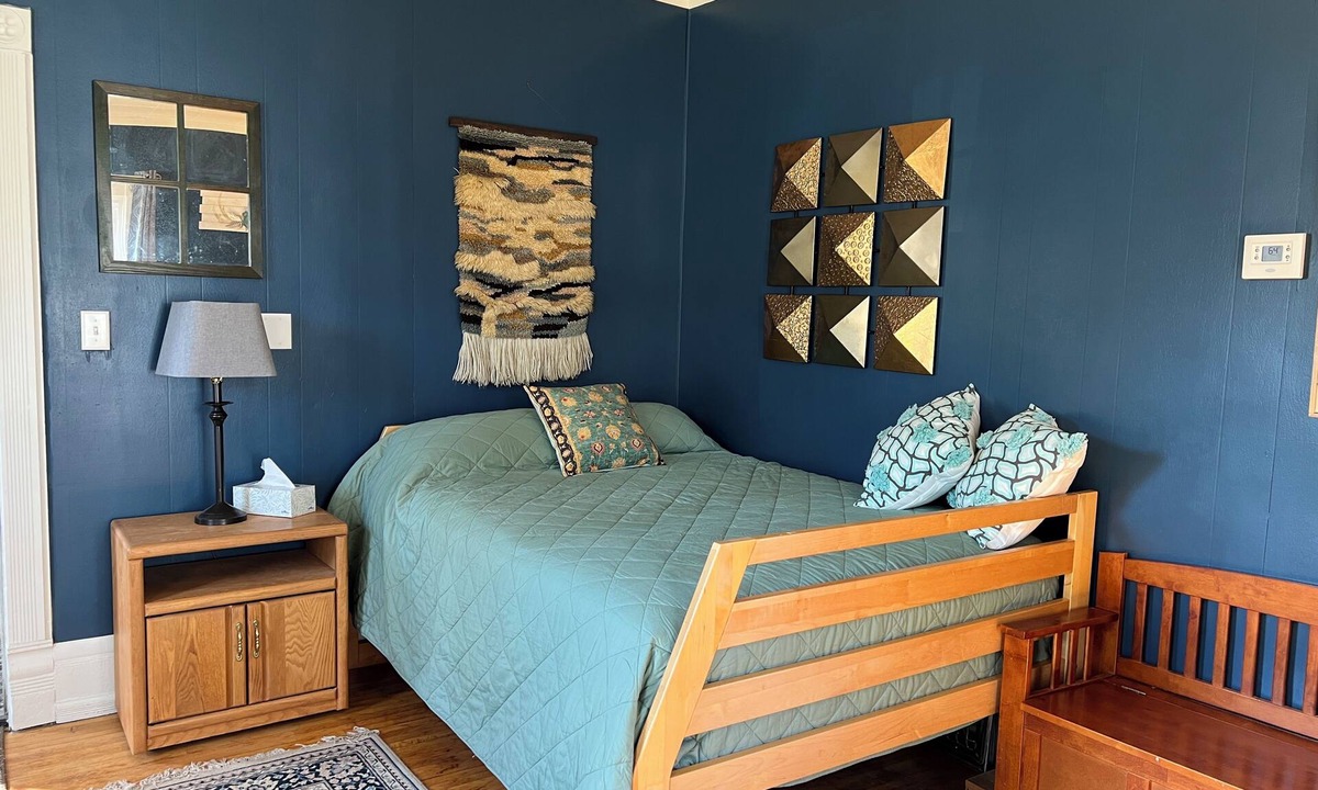 La Crosse Apartment | Charming, cozy studio - just half a block from Mayo!