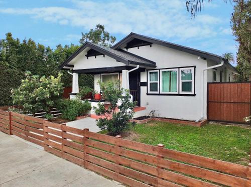 Eastside House | Charming Craftsman - Beach Close